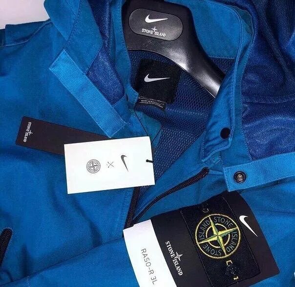 Стон найк. Nike x Stone Island. Nike Stone Island коллаборация. Найк стон Айленд ветровка. Куртка найк стон Айленд.