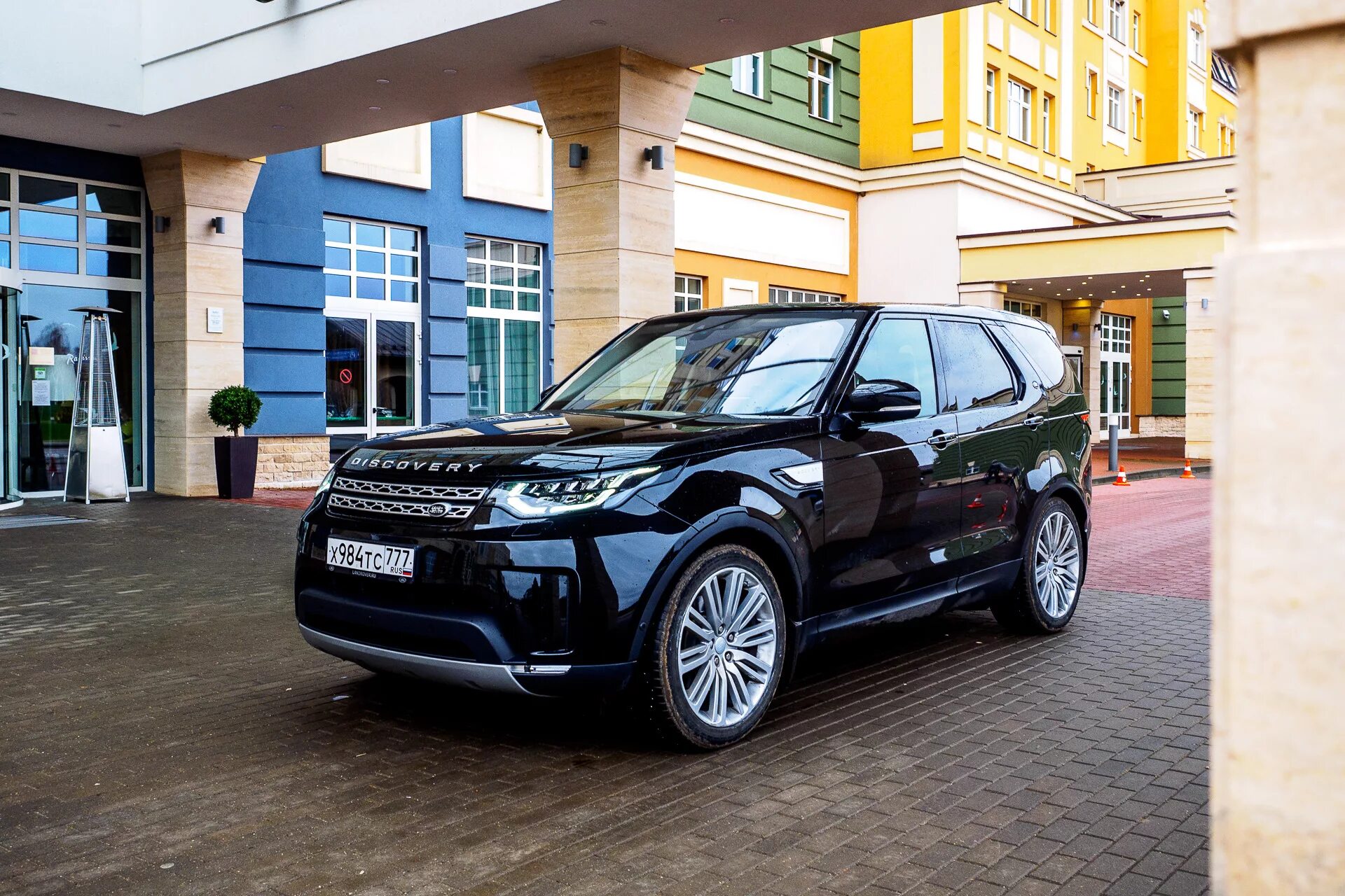 Land Rover Discovery 5. Range Rover Discovery 5. Ленд Ровер Дискавери 5 черный. Range Rover Discovery 5 2017.