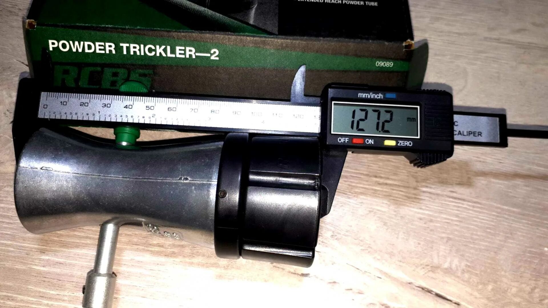 Триклер 2. Триклер для пороха RCBS Powder Trickler-2. Триклер RCBS Powder Trickler 2 сверхточный дозатор пороха. Мопед триклер габариты.