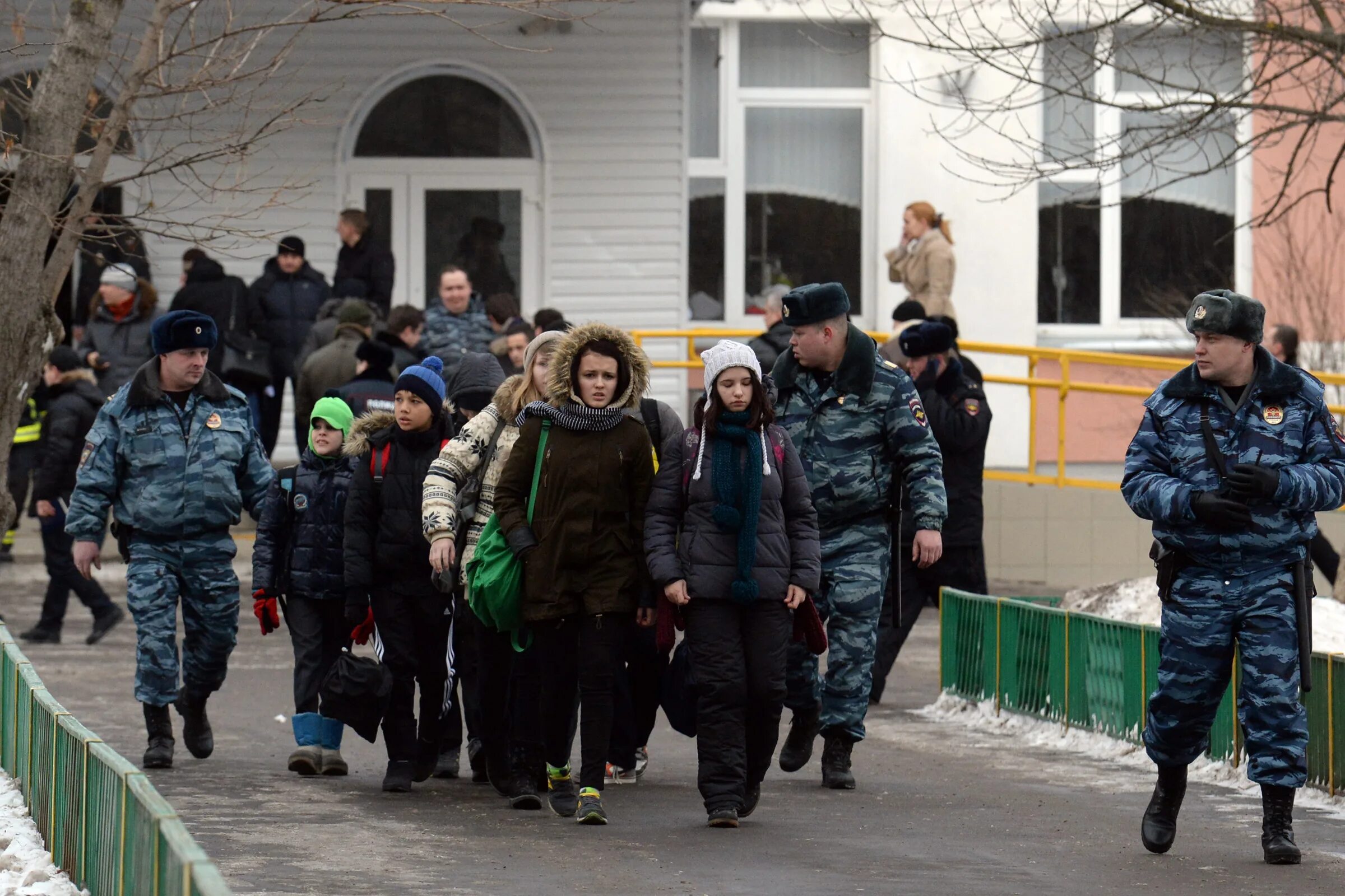 От 3 февраля 2005 г. Стрельба в школе 263 Москва. Стрельба в школе в Москве. Теракт в Москве 2014 школа.