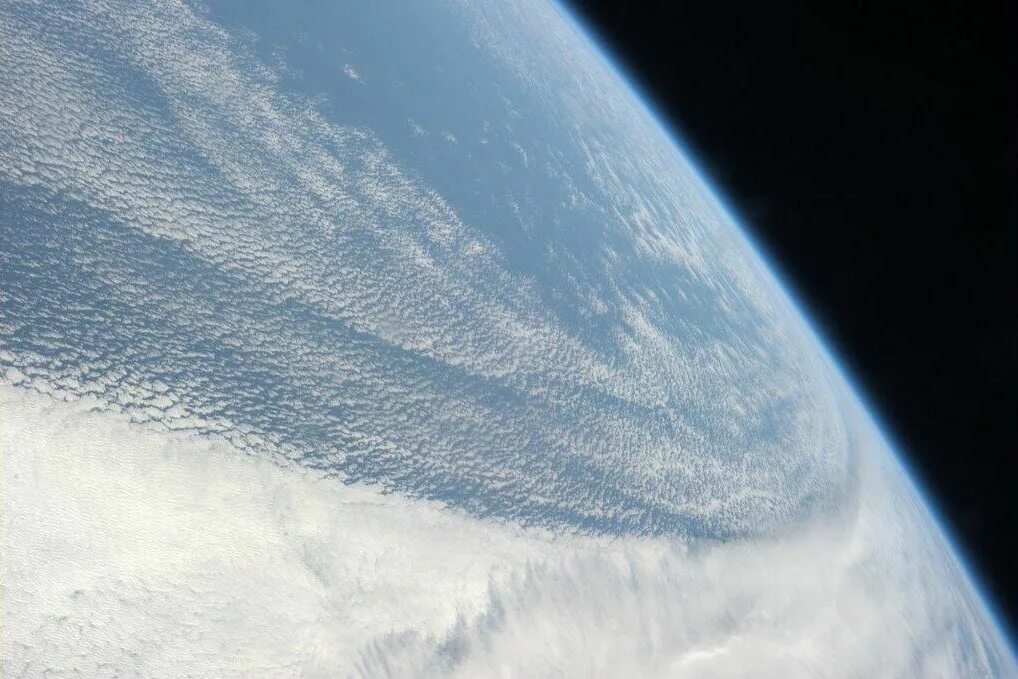 Текстура облаков земли. Earth curvature. Земля в облаках коллаж. Weather pattern.