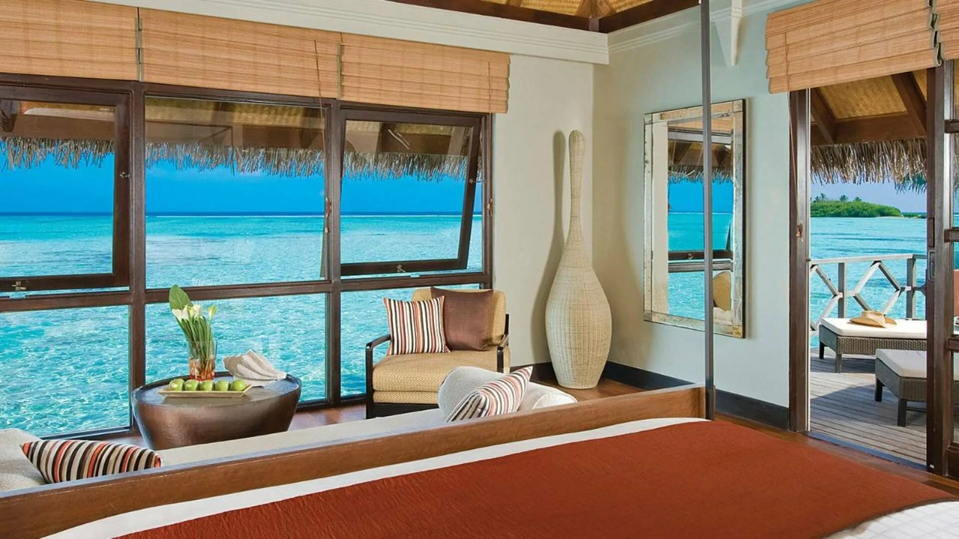 Вид на море с террасы. Вилла анантара мальдивы. Отели с видом на воду. W maldives 5 deluxe. W retreat & spa maldives 5*lux.