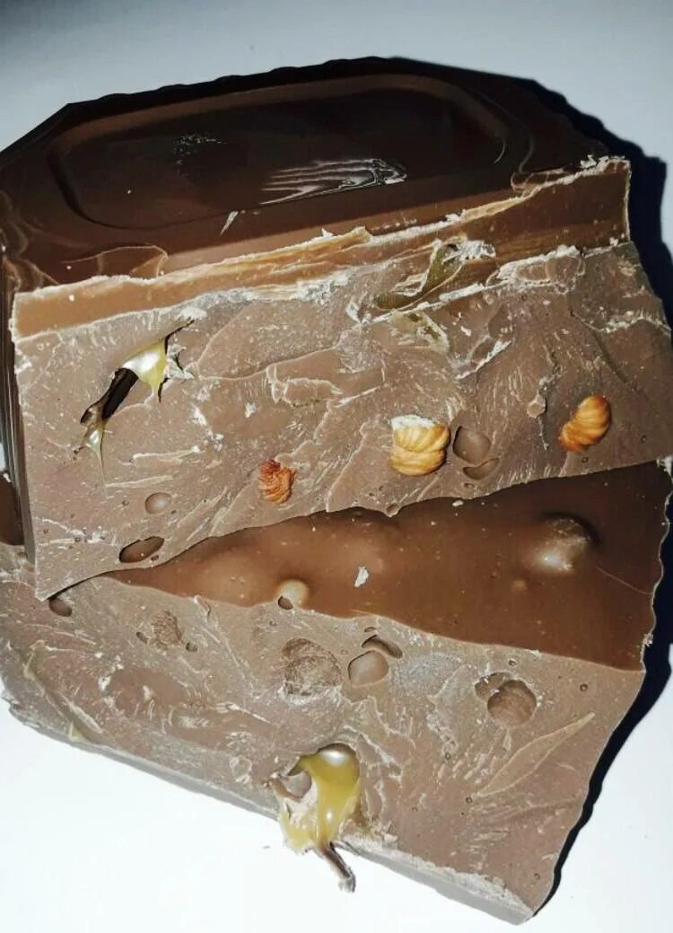 Молочный шоколад с фундуком и карамелью 1 кг. Молочный шоколад с фундуком 1 кг. Шоколад молочный с цельным фундуком 1кг. Шоколад Милка 1 кг