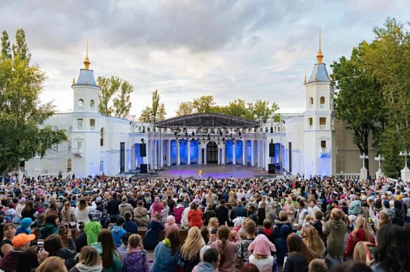 зеленый театр москва парк горького. летний театр вднх. москва зеленый театр вднх стендап. зеленый театр вднх концерт. зеленый театр вднх зал.
