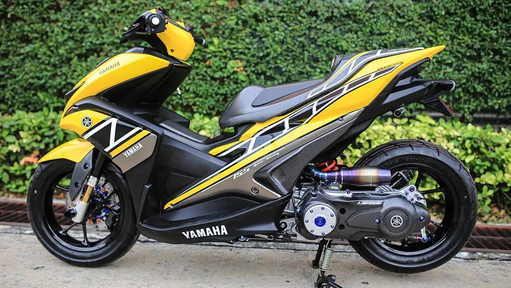 Быстрые мопеды. Yamaha Aerox 155. Yamaha Aerox Tuning. Квадроцикл Ямаха аэрокс 125. Yamaha Aerox 155 no nomber.