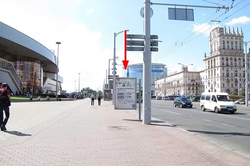 остановки в минске. остановиться в минске. привокзальная площадь 5 минск. зона остановки общественного. реклама конструкция на остановке.