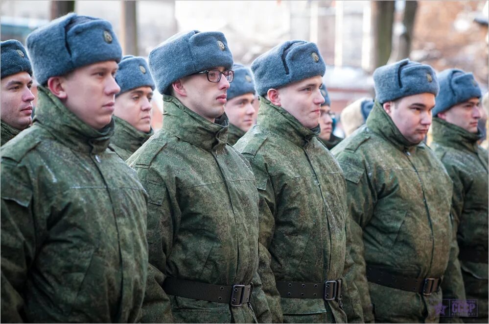 служба в армии. военная форма российской армии. служба в армии россии. армия призывники. солдат срочной службы.