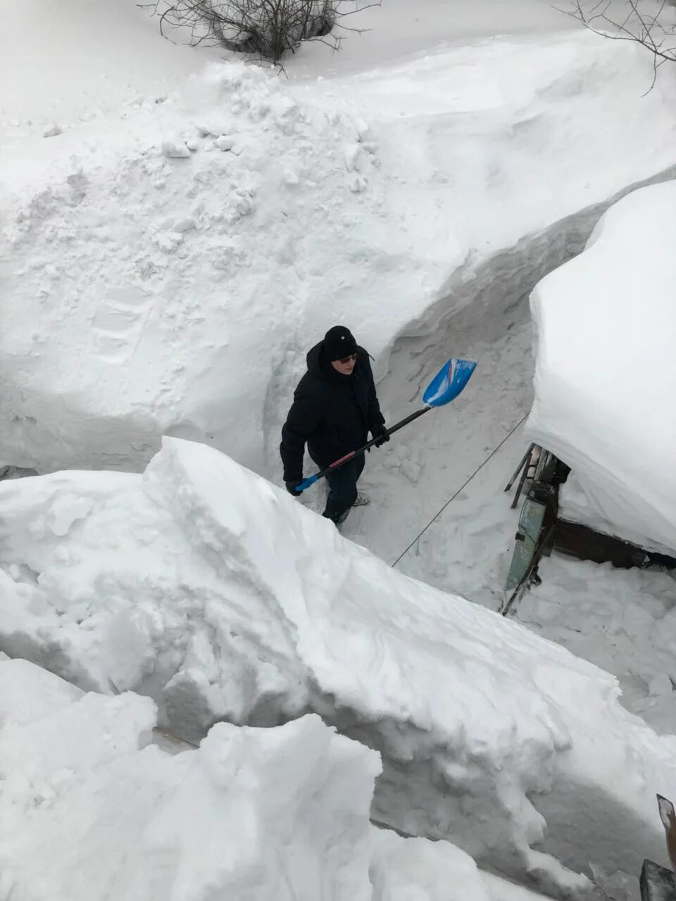 Вывоз снега. Сугробы в якутске. Снег в якутии. Снег сугробы. Первый снег в якутии.