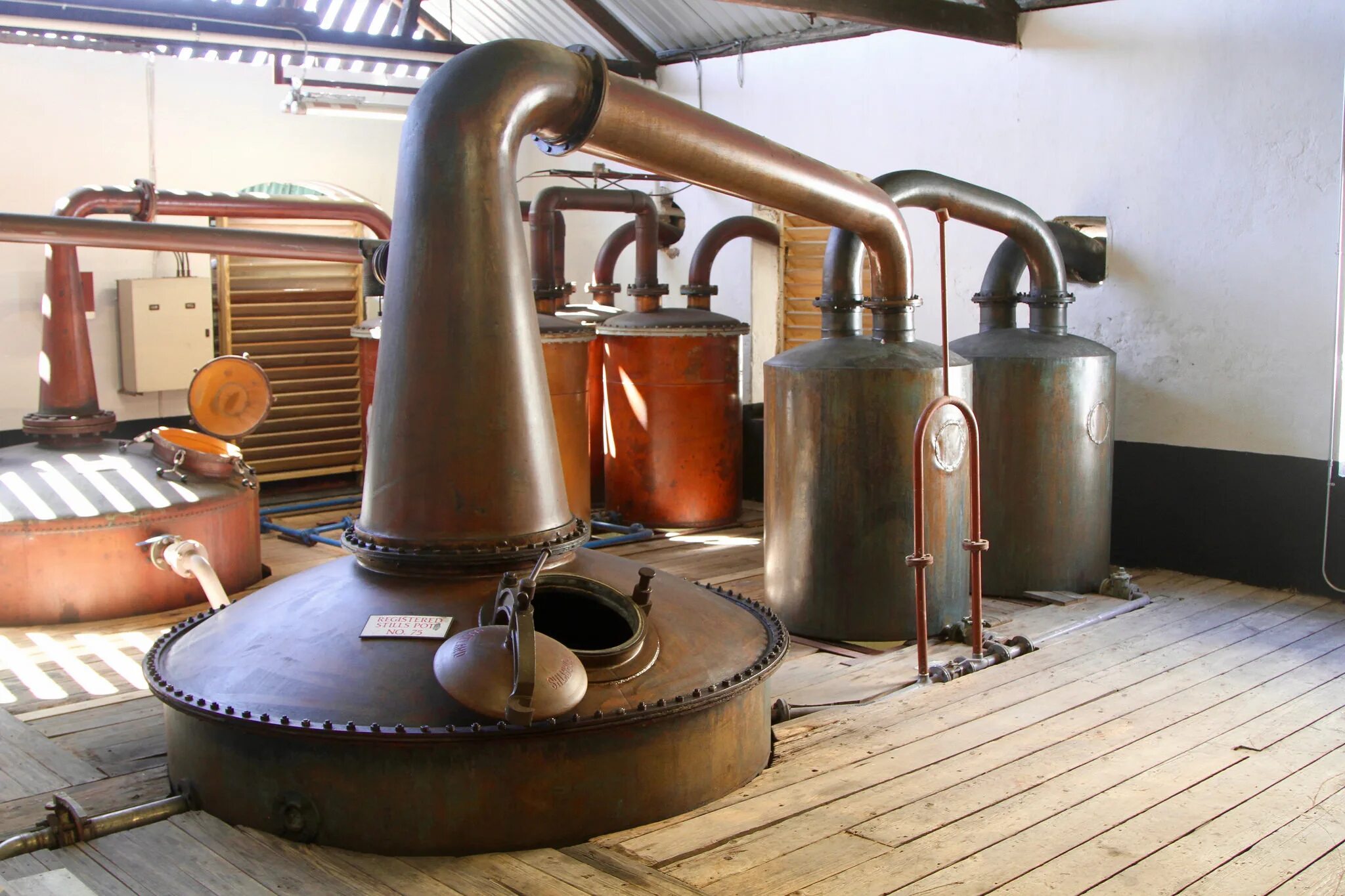 Макс Купрум медный самогонный аппарат. Самогонный аппарат Макс Купрум. Pot still перегонный куб. Медные перегонные Кубы.