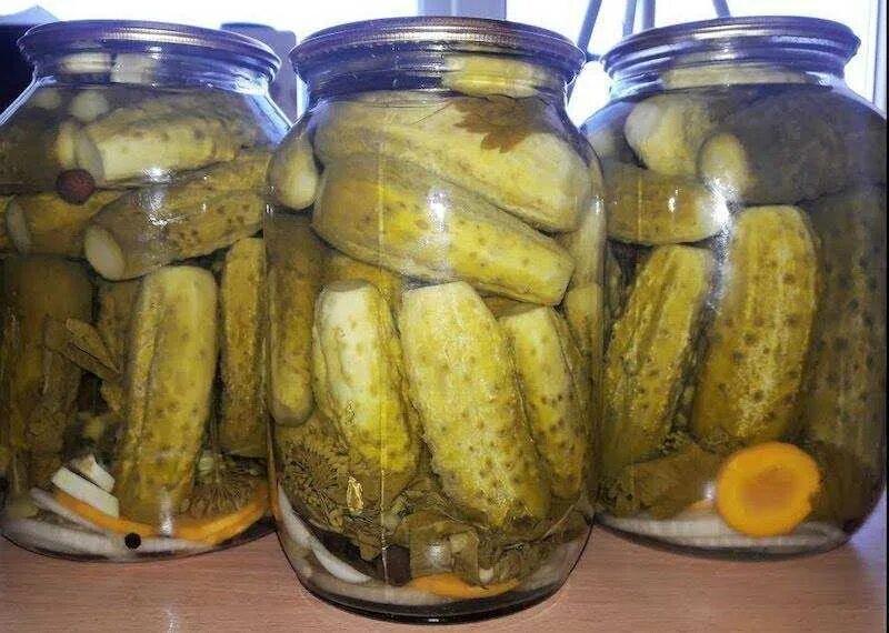 Солёные огурцы на зиму в банках. Огурцы маринованные. Огурцы маринов лимонная кислота. Огурцы в банках 2. Огурцы на зиму 3 банка.