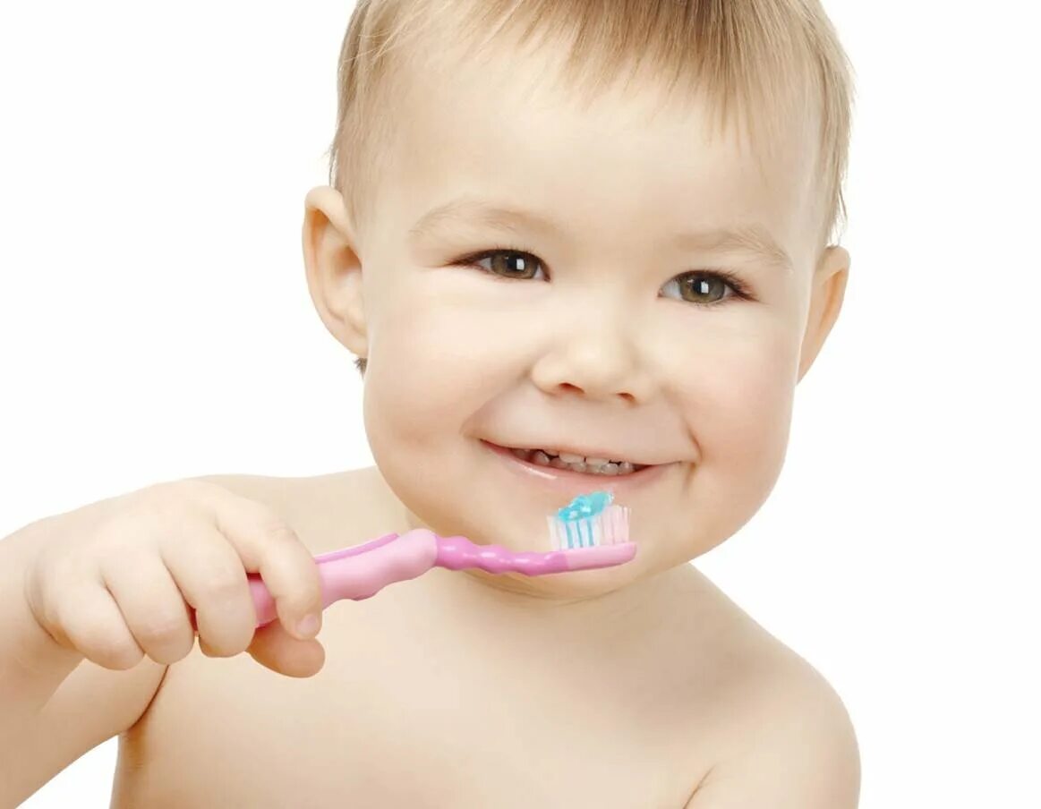 Почему надо следить за молочными зубами. Ребенок чистит зубы. Зубная щетка для детей. Гигиена полости рта для детей. Для зубов для малышей.