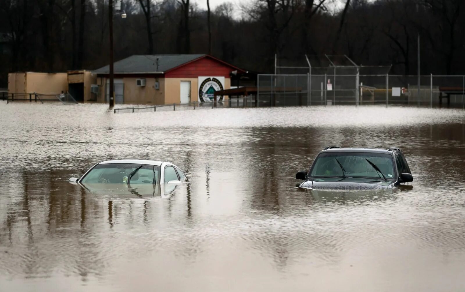Flooding back. Наводнение машины. наводнение фон. наводнение в минеральных водах. st louis flooding.