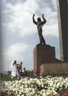 Памятник юрию гагарину оренбург