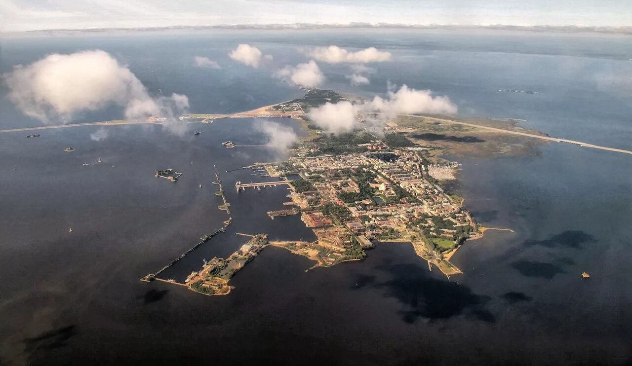 кронштадт высота. город кронштадт на острове котлин. остров котлин – порт кронштадт. остров котлин кронштадт. санкт-петербург и кронштадт с высоты птичьего полета.