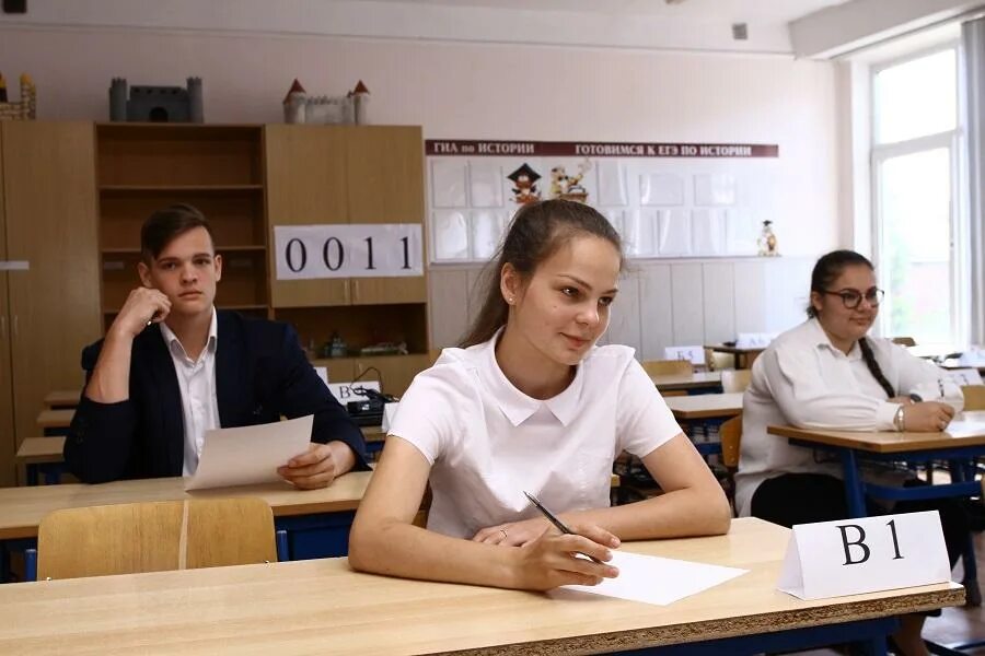 Экзаменов в средних школах