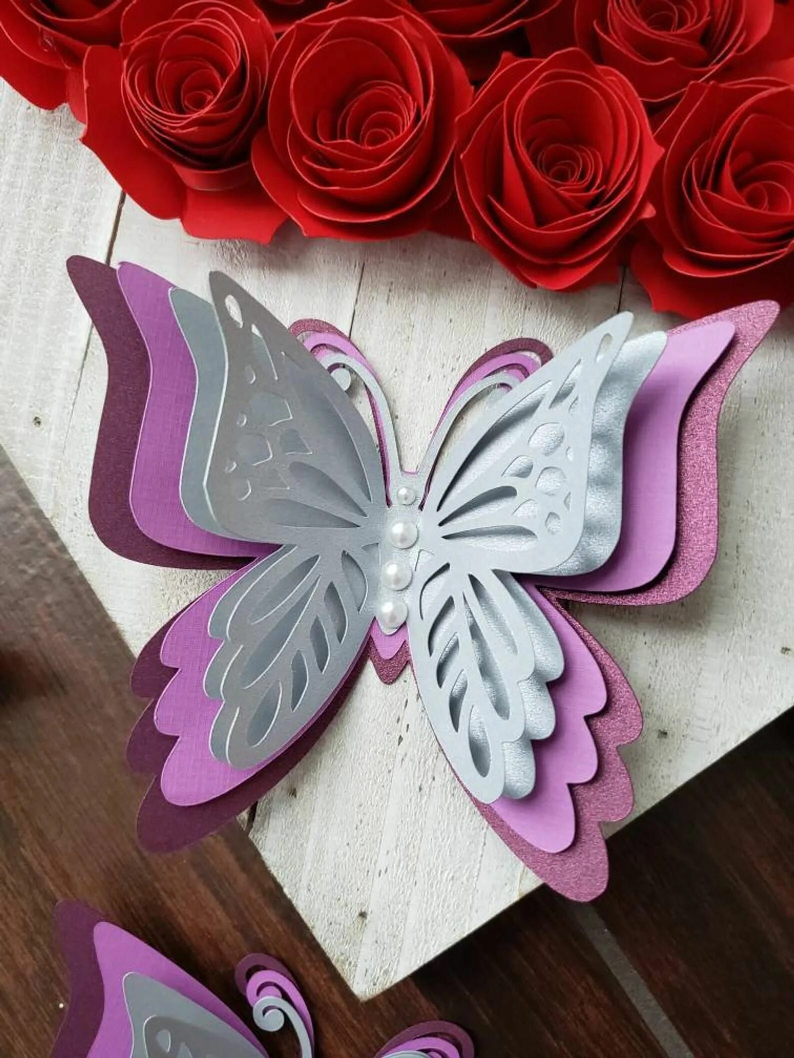 Объемная бабочка из бумаги своими руками. Бабочка из бумаги. Объемные бабочки. Бабочка из картона. Объемные бабочки из бумаги.