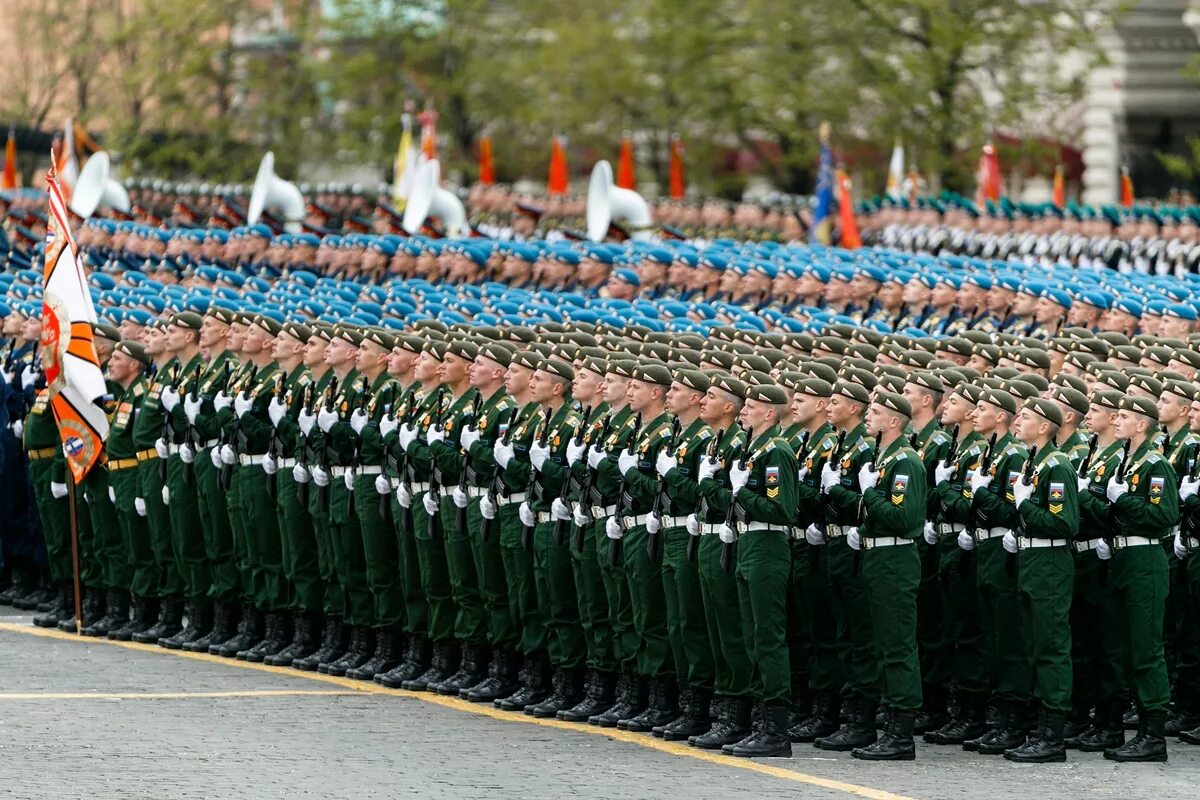 Военные праздники 2024 года. Вка Можайского на параде. Парад Академия Можайского. Военно-Космическая Академия имени а ф Можайского на параде. Военнослужащие на параде.