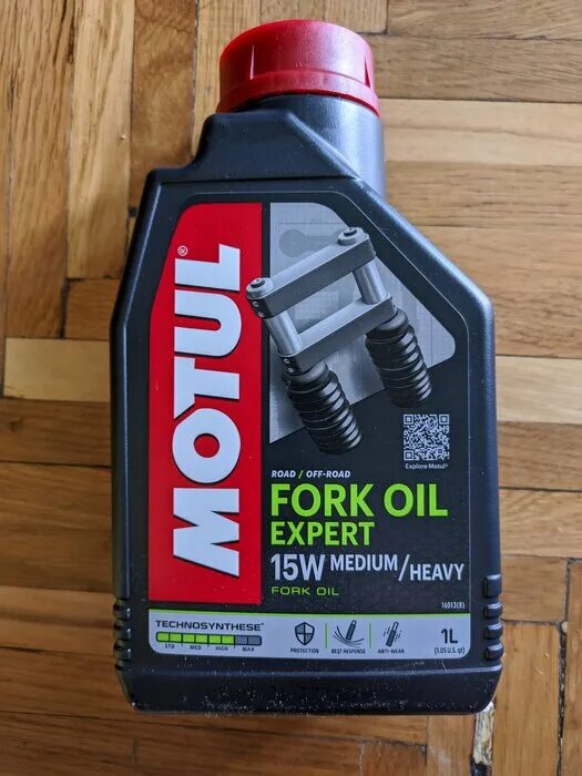 Масло fork oil. Мотюль fork Oil 2.5. Fork Oil масло вилочное. Motul fork Oil Expert Medium. Масло для амортизаторов Motul fork Oil Expert Medium 10w 1l.