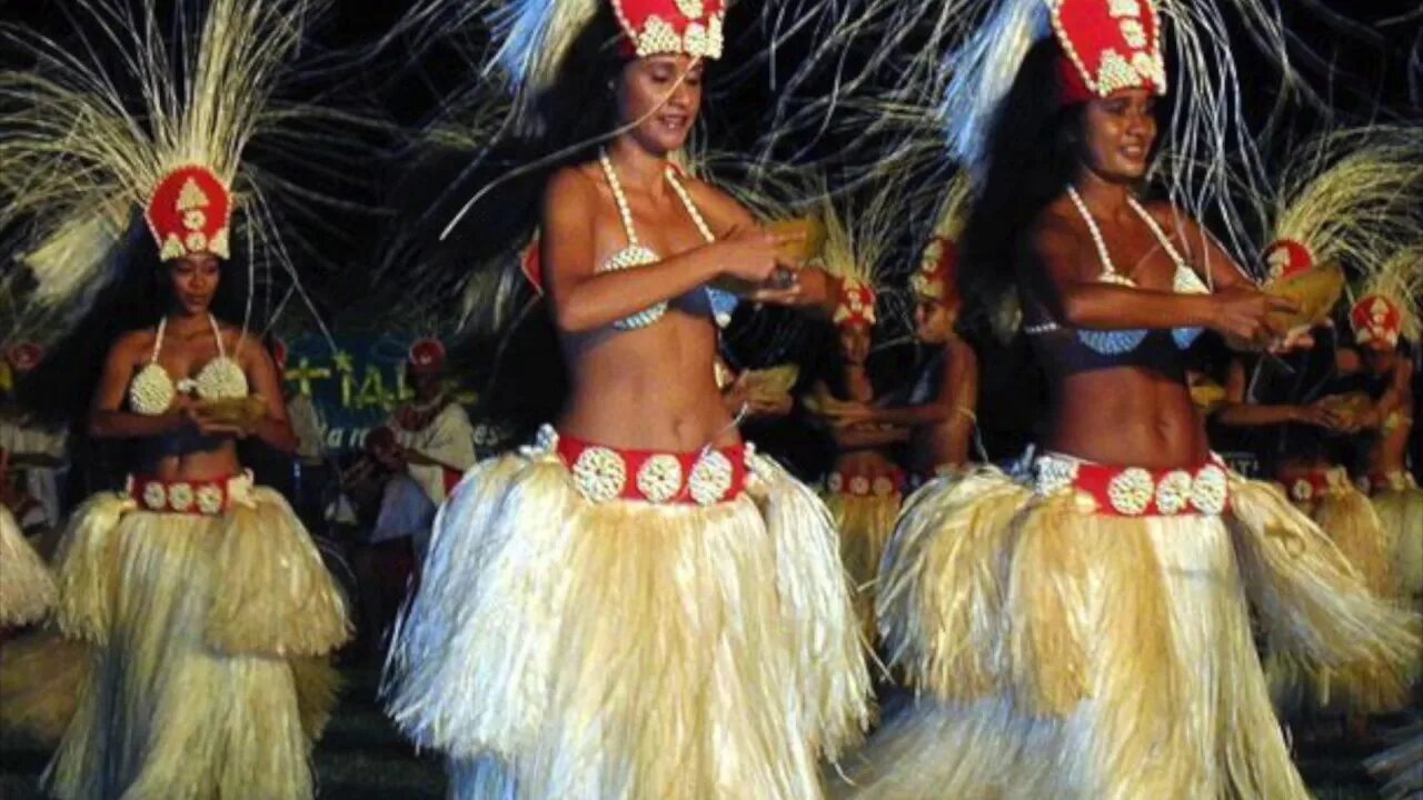 Таитянский танец. Ори Таити танец. Танцы народов Полинезии. Таитянские танцы. Традиционная одежда полинезийцев.