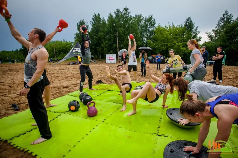 День молодежи развлечения. С днем молодежи. Летние досуговые площадки. Сценарий игровой программы для молодежи. Танцевально развлекательная программа.