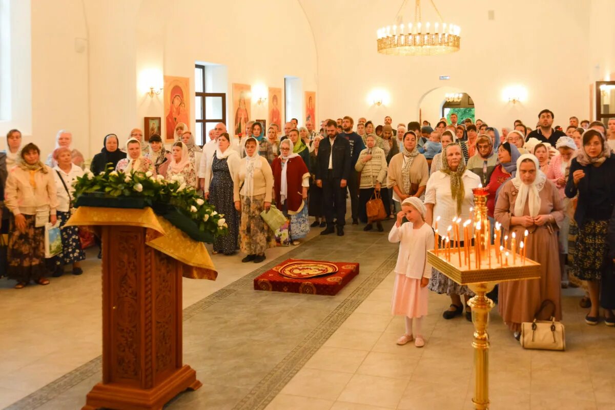 Храм ольги в останкино духовенство. Святая церковь рада. Службы храм ольги. Марии магдалины. Храм святой княгини ольги луганской епархии в красном луче.