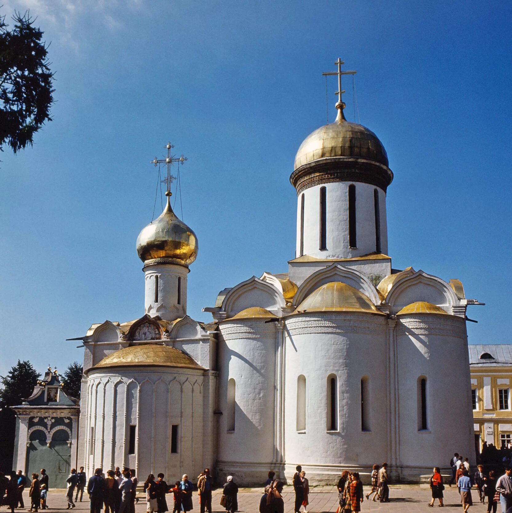 Троицкий собор Троице-Сергиева монастыря. Троицкий собор Троице-Сергиевской Лавры. Троицкий собор Троице-Сергиева монастыря. 1422 Г.. Троицкий собор Троице Сергиева монастыря 15в.