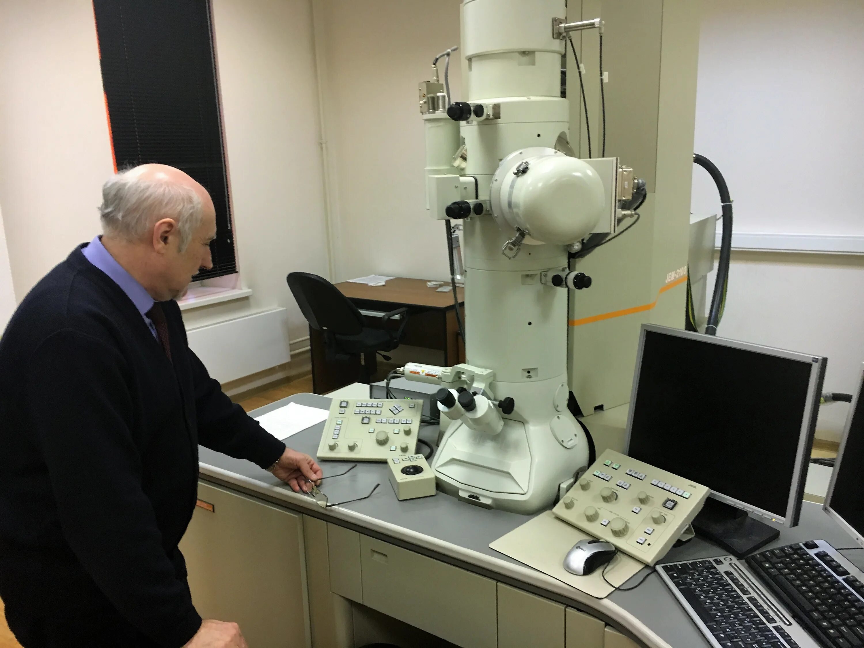 Кафе семенов в черноголовке фото. Ипхф черноголовка новиков геннадий федорович ипхф ран. Институт твердого тела черноголовка. Черноголовка город институты ран. Институт химфизики черноголовка.