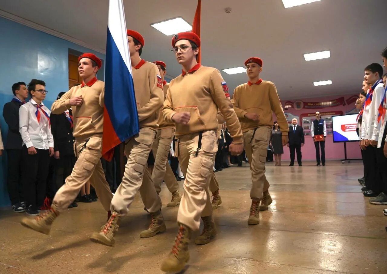 Время молодых движение первых. Костюмы движение первых. традиции движения первых.