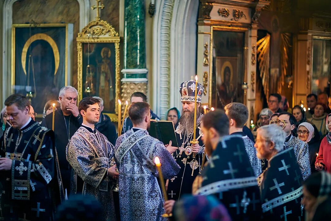 Церковная служба днем. Великая суббота в храме. Красивая Церковь фото. Русские церкви фото. Великая суббота фото.