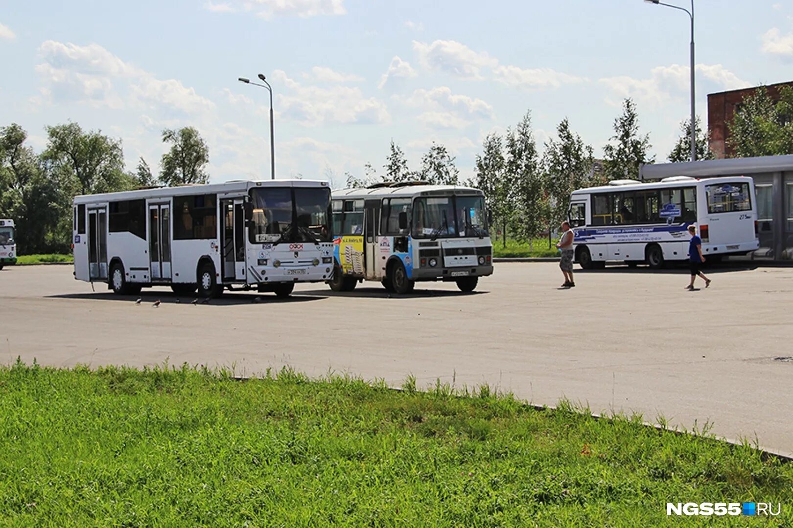 Автобус в поселке. Автобус Омск. Автобус в поселении. Посёлок Омский автобус.