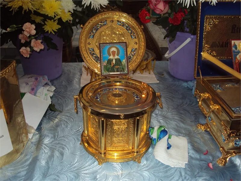 мощи святой блаженной матроны московской. частица мощей матроны. тамбов частичка мощей матроны московской. частица мощей матроны. ковчег с частицей мощей матроны московской.