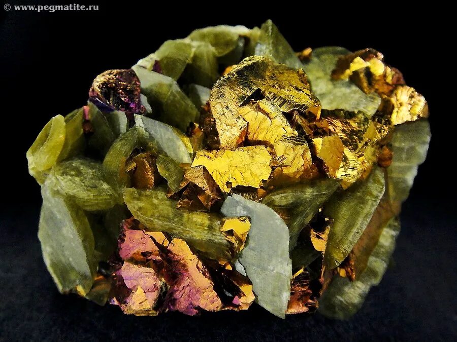 шпинель могок минерал. минералы на х. арагонит минерал. минералы на х. сланцеватый чароит.