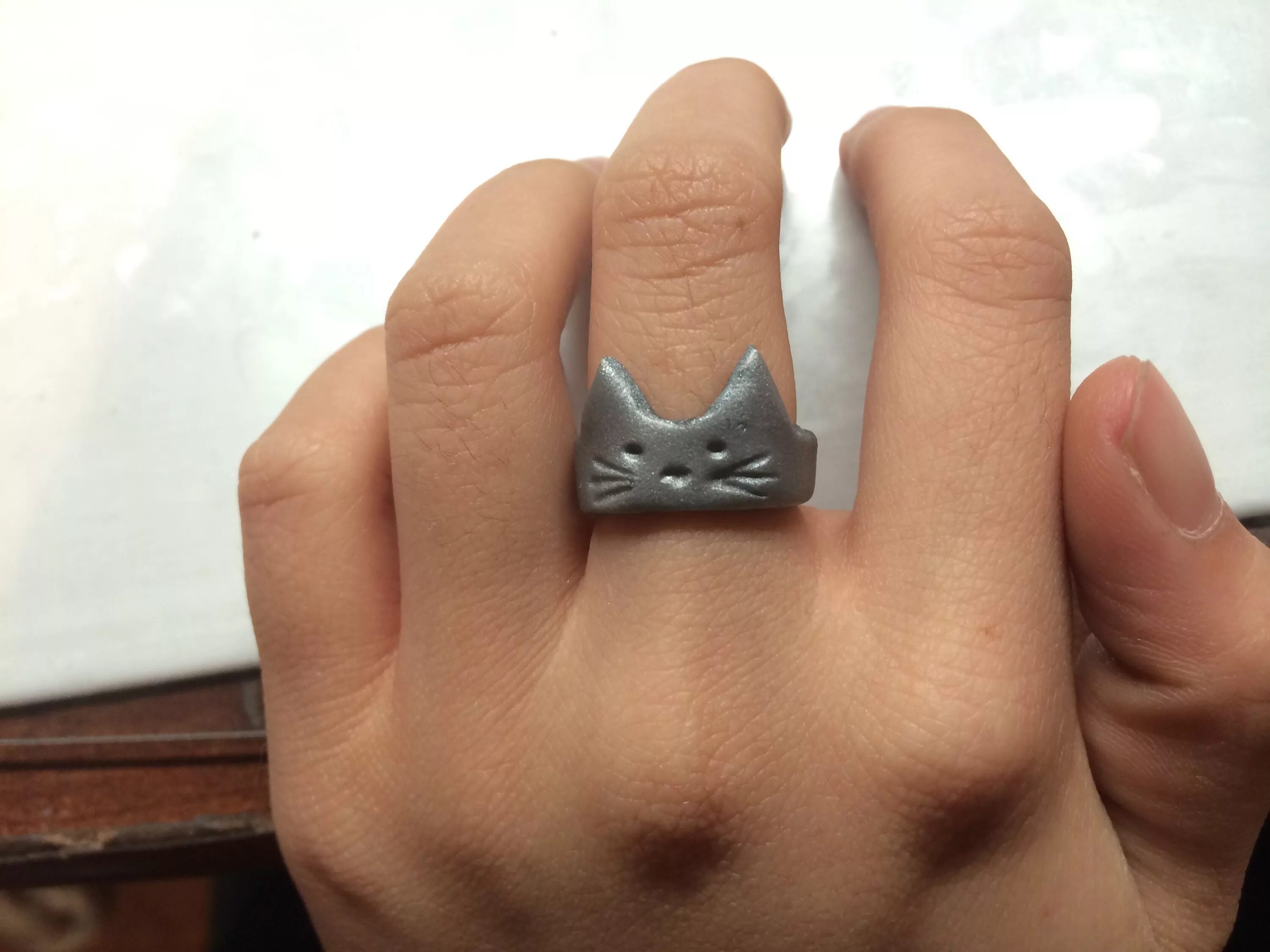 Как слепить кольцо. Кольца из полемернойг лины. Кольца из глины лягушка тик тока. Как слепить кольцо. Как слепить кольцо.