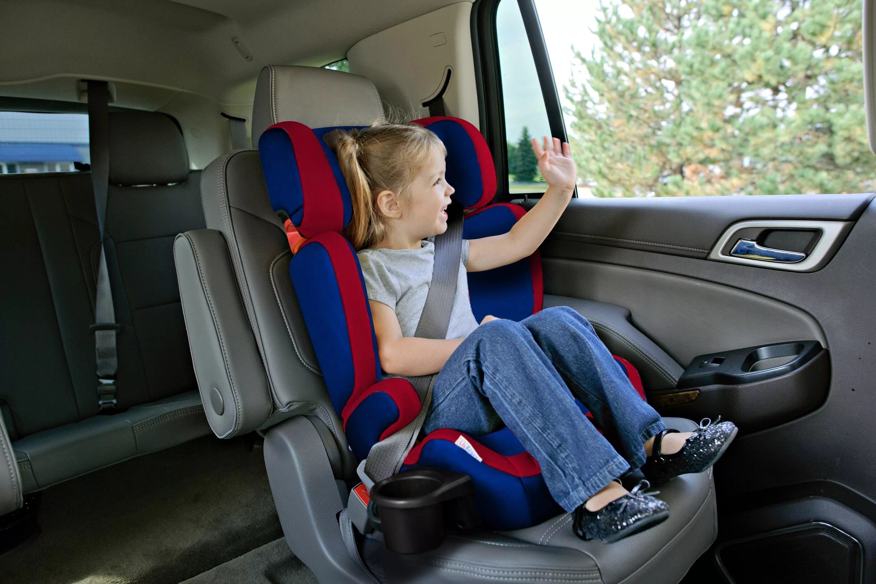 Детское кресло в машину. Детские сиденья в автомобиль. Кресло для детей в машину. Кресло для ребенка 7 лет в машину. Детское автокресло бустер с какого возраста