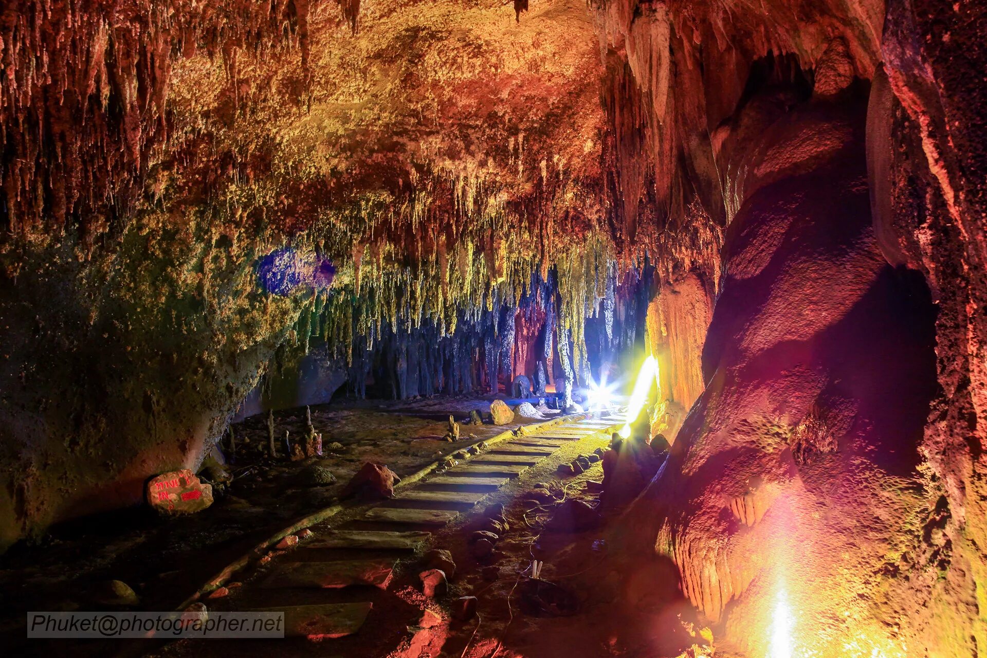 Украсить пещеру. Пещера Цзютянь. Пещера Кхао Бин,. Пещера као Вонг Вьетнам. Сказочная пещера Кхао Бин.