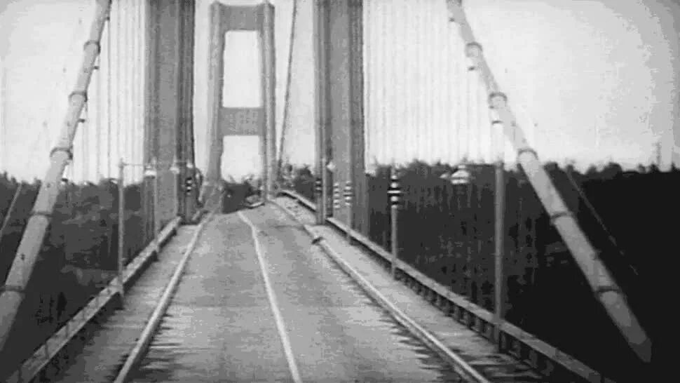 Мост в сша разрушение. Такомский мост 1940. Мост Такома-Нэрроуз. Tacoma narrows Bridge 1940. Разрушение Такомского моста в США.