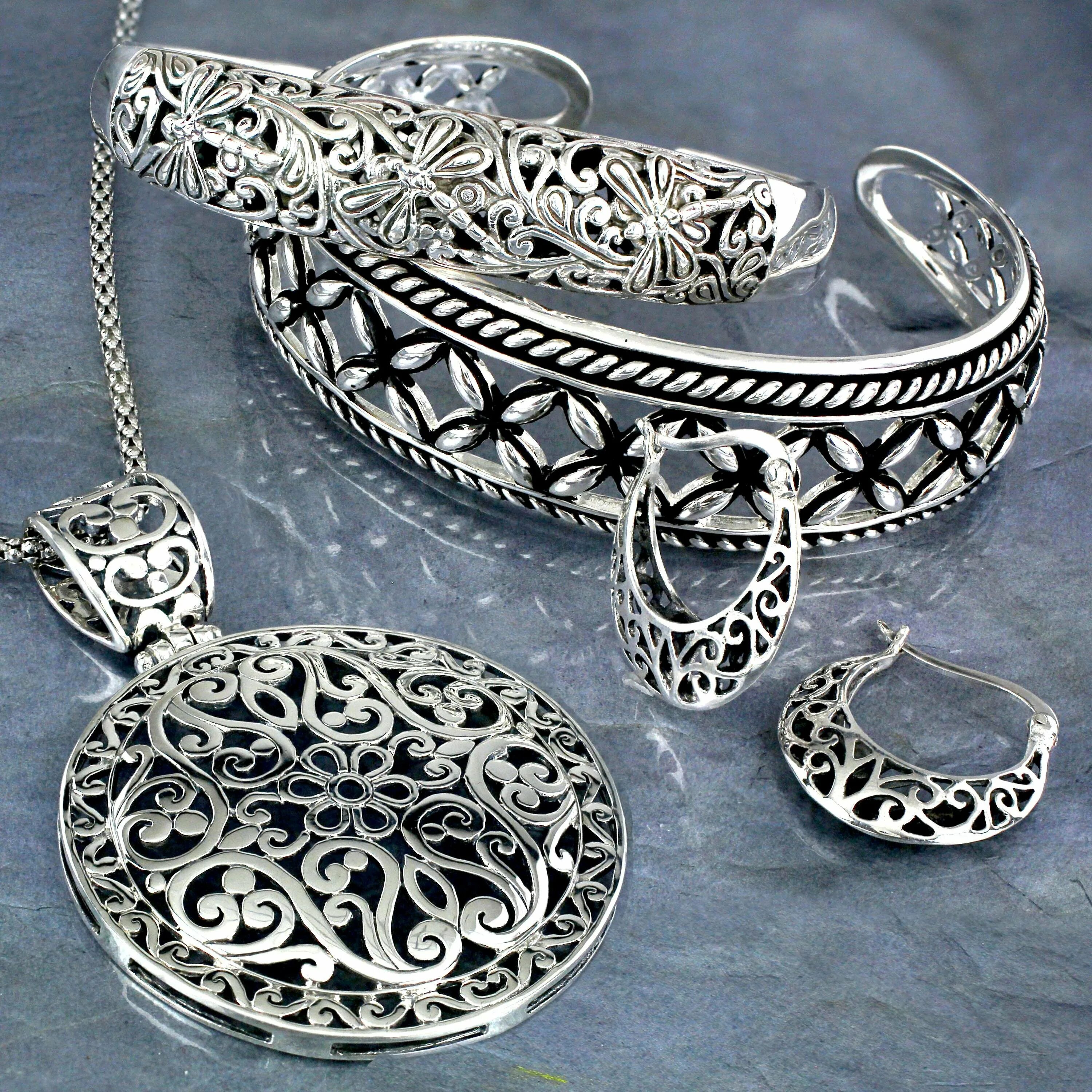 Украшения из металлов камней. Silver-Silver украшения из серебра. Черненое Берберское серебро. Кольцо филигрань серебро. Украшения из металла.