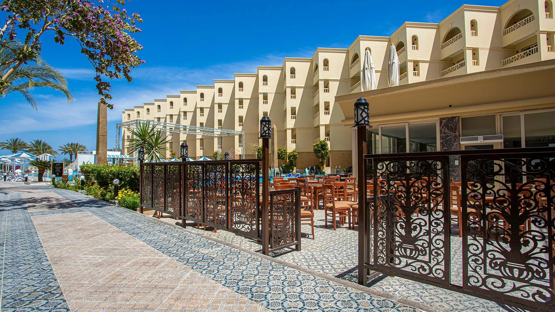Amc royal hotel spa египет хургада. AMC Royal Hotel в Хургаде. AMC Royal Hotel Spa 5. AMC Royal Hotel Spa 5 Египет Хургада. Египет отель АМС Роял Хургада 5.
