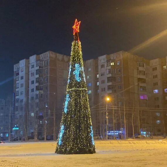 новогодний каток. новый год (праздник). новогодняя югра. сургут украсили. куда сходить в сургуте на новогодние праздники.