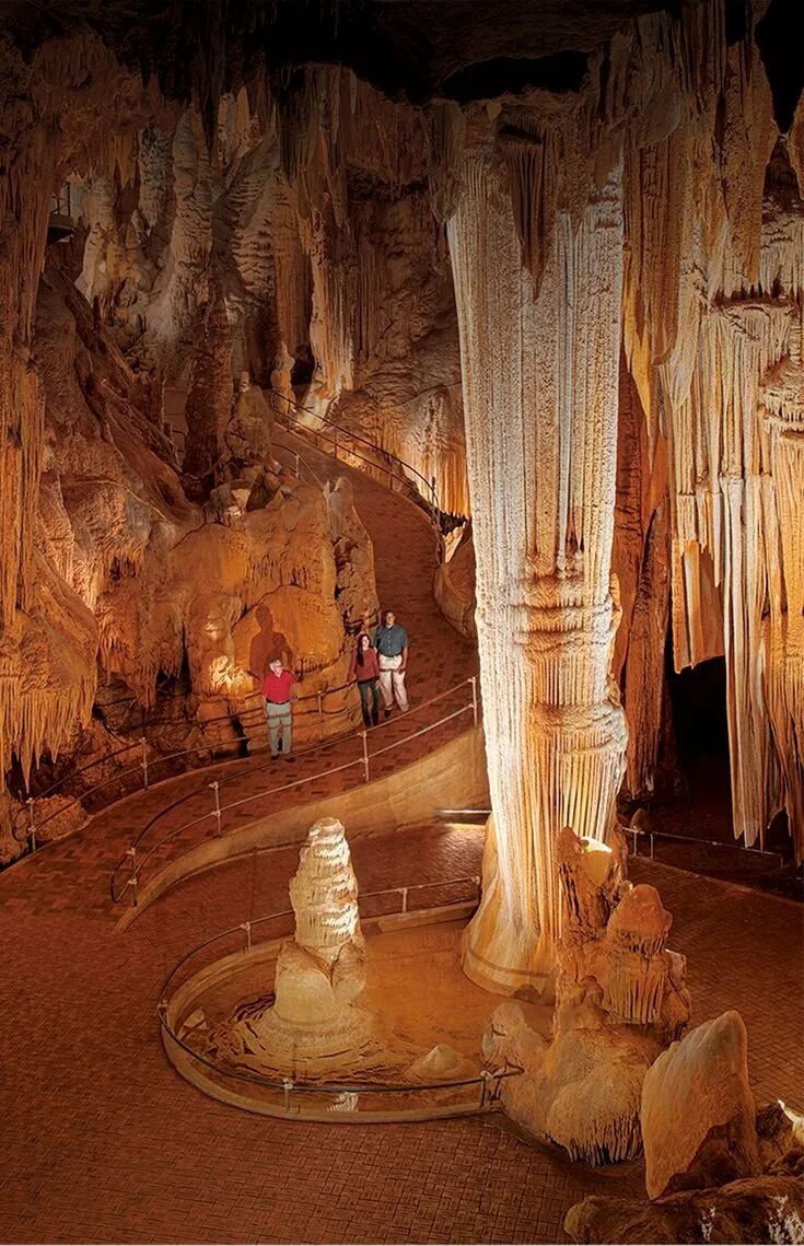 Украсить пещеру. Лурейские пещеры Вирджиния. Лурейские пещеры USA Virginia. Лурей Кавернс. Пещера сталактиты и сталагмиты.