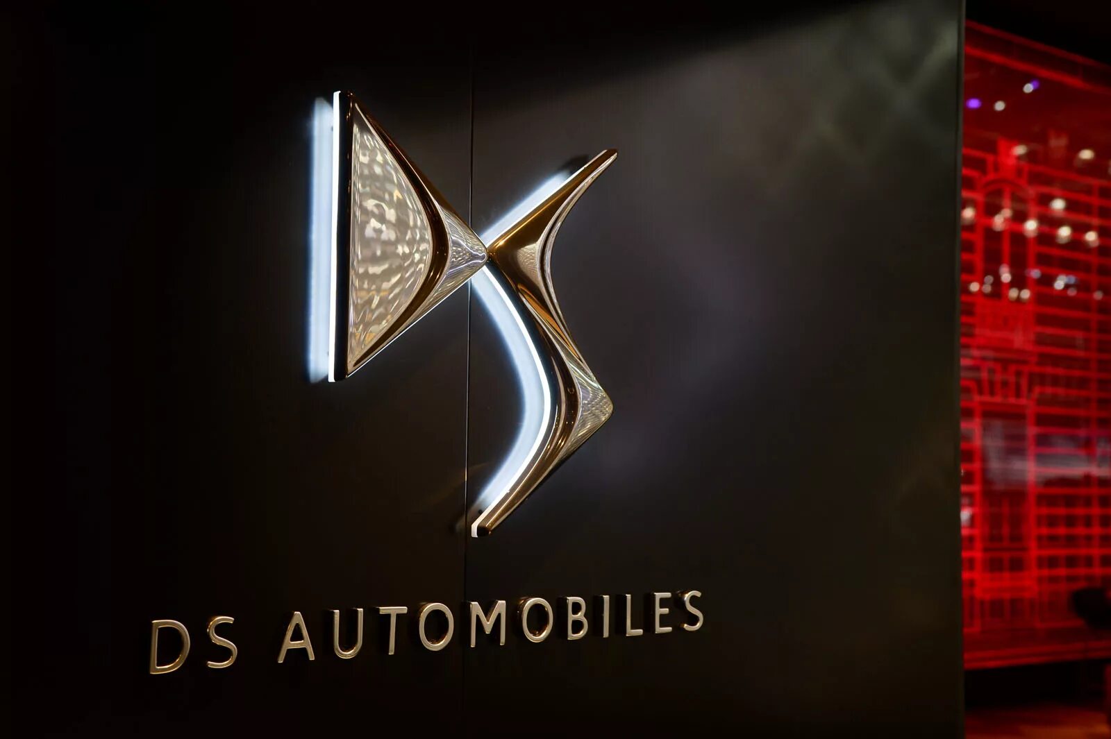 Ds automobiles. Логотип автомобилей ds. ds automobiles логотип новый. ds компания. ds automobiles торговые марки франции.