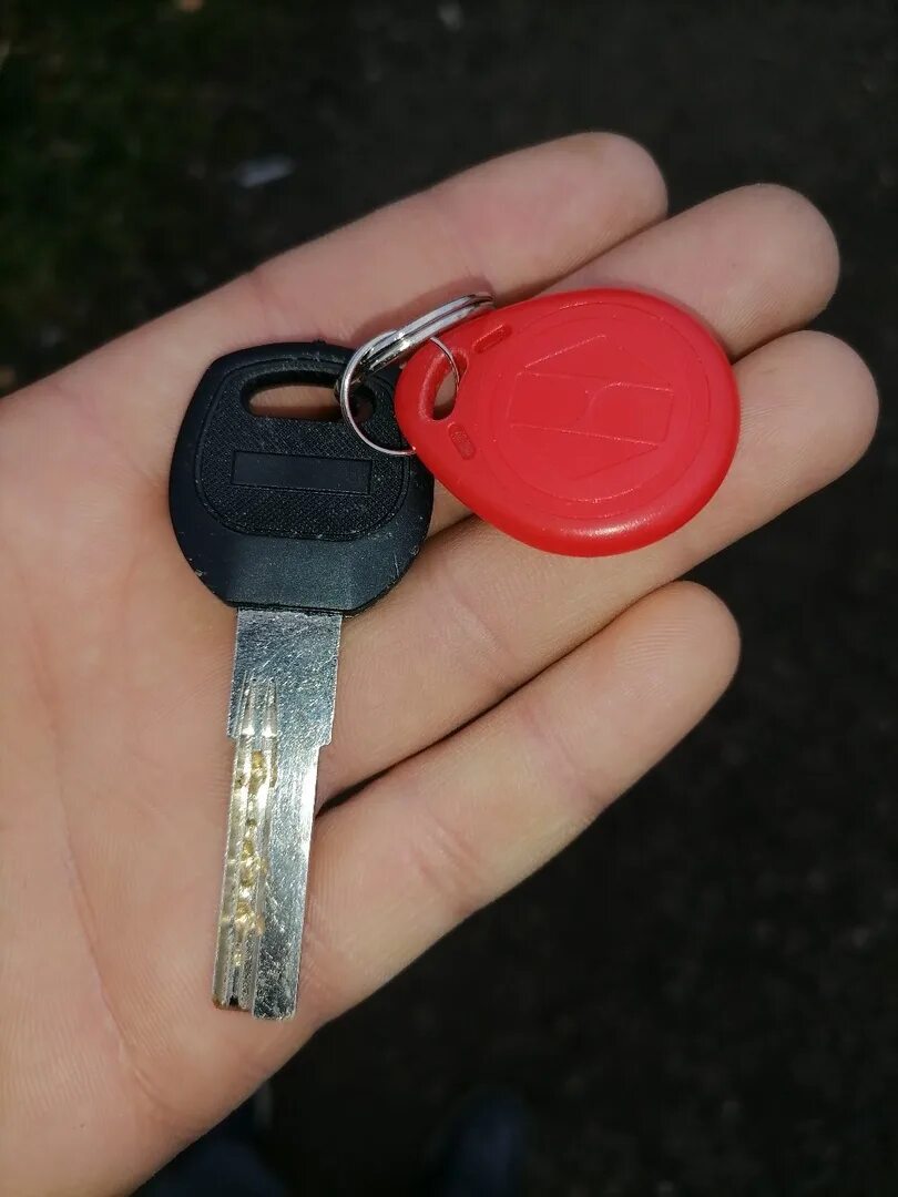 Найден ключ на дороге. Найдены ключи. Ключ от двери. Найдены ключи Тула. Найдены ключи Thule.