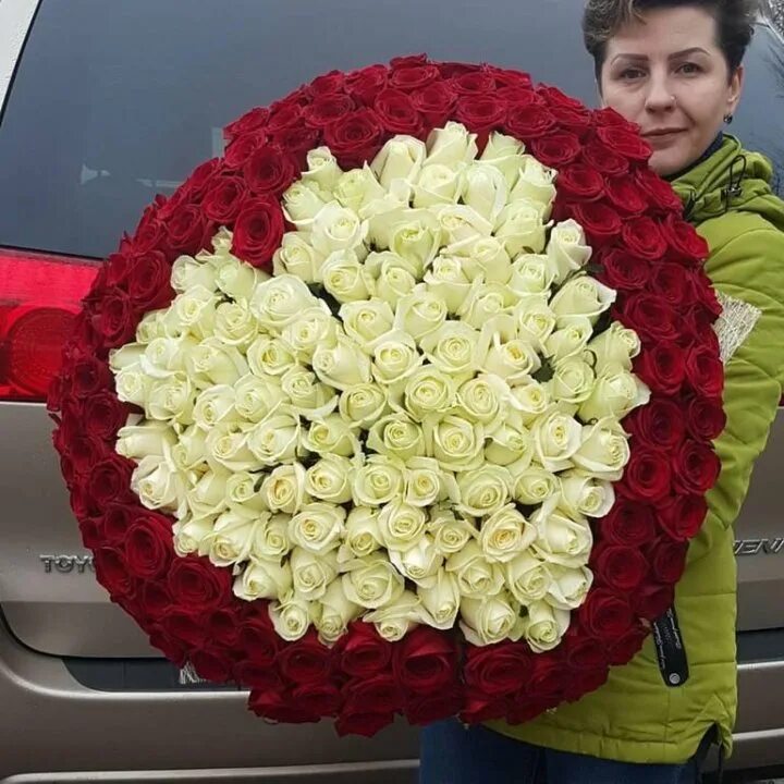 Букет из 101. Красивый букет из 101 розы. букет из 51 розы.