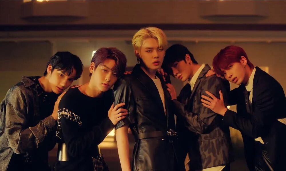 Tomorrow x together ёнджун. Txt и bts рост. Tomorrow x together level перевод. Тхт группа. Txt kpop группа.