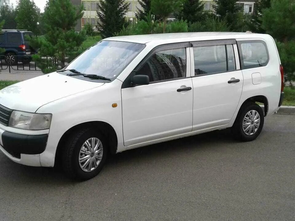 Пробокс купить иркутск. Тойота Пробокс 2002. Toyota Пробокс 2002 год. Тойота Пробокс белая. Машина Тойота Пробокс 2002 год.