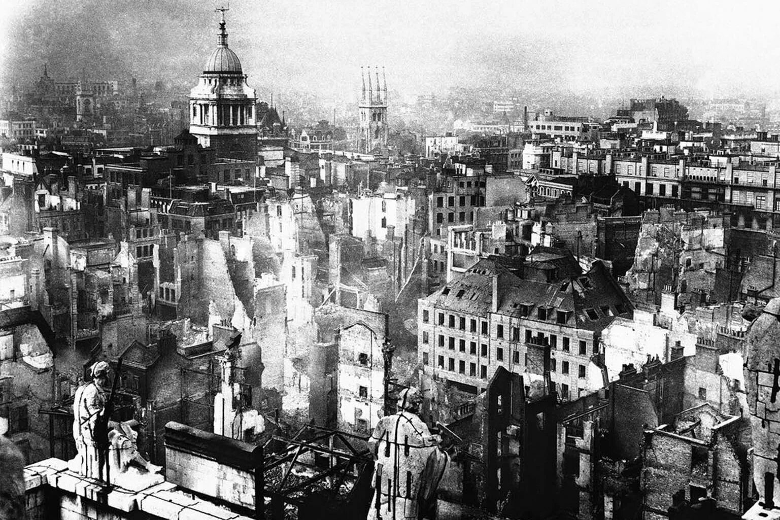 Мировой после. Бомбардировка Лондона 1940. Бомбежка Лондона в 1940. Англия после второй мировой войны. Бомбежка Лондона вторая мировая.