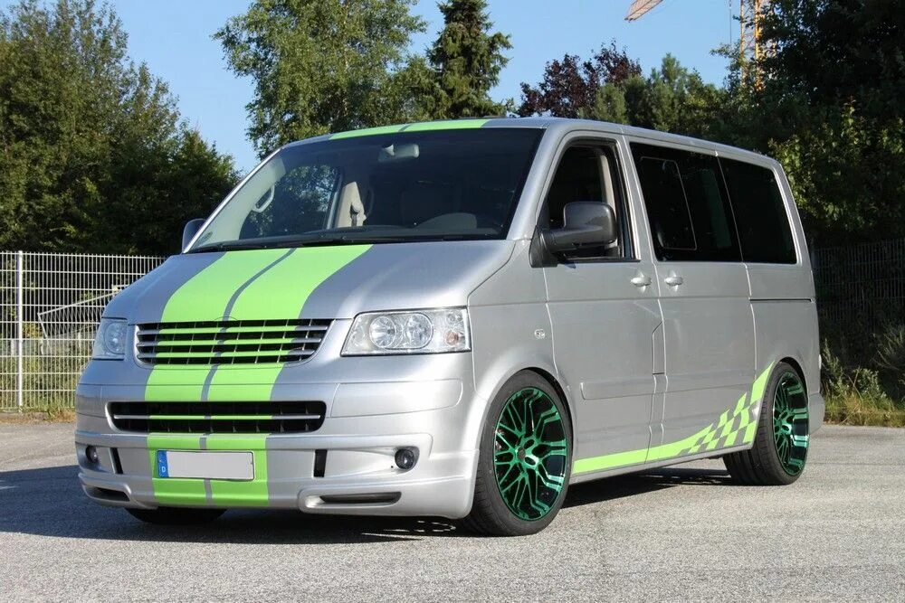 Тюнинг фольксваген т5. Transporter t5 Tuning. Двухцветный VW Transporter t5. VW t4 Custom. Минивэн Фольксваген т5.