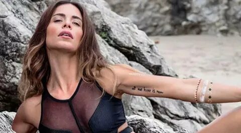 Orada ünlü isimlerin alışveriş yaptığı mağazada tasarımcılığa başladı. 