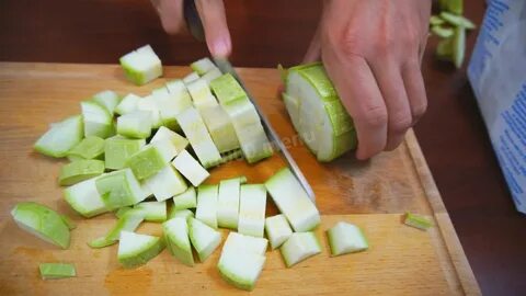 Кабачки кубиком