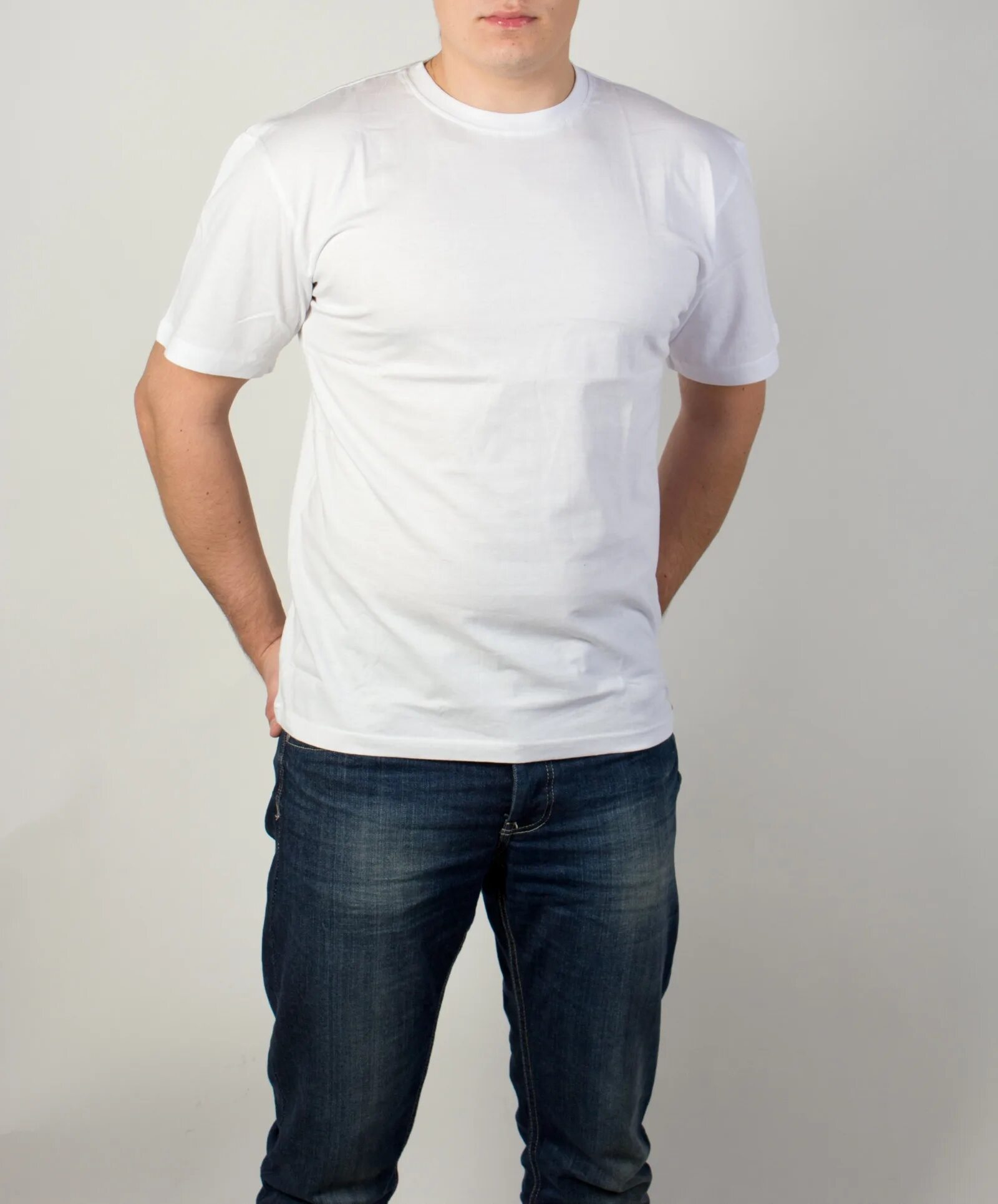 белая футболка женская. белые футболки без рисунка. обычная белая футболка. женщина в белой футболке. фотографию белой футболки.